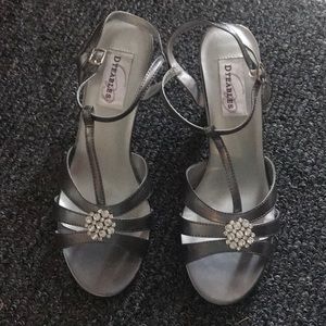 Kitten heel dress shoes